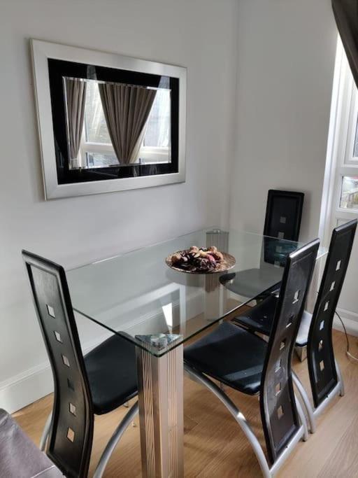 Lovely Kensington Flat Лондон Экстерьер фото